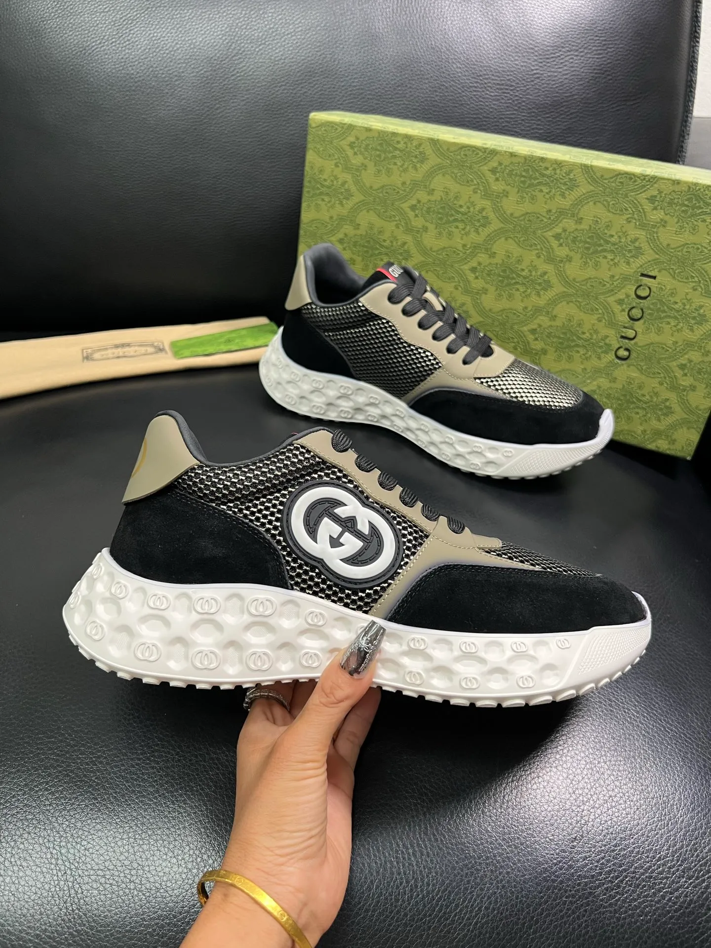 Men's shoes 💰780 Gucci top purchasing agency Gucci counter synchronization. Original factory configuration imported cowhide from Italy with mesh fabric, high-quality splicing and complex craftsmanship, imported cowhide lining, sole: original factory specially provided original sole super comfortable, original factory with single goods high quality, welcome to compare, code number 39-44 (customized 38 45) 85856